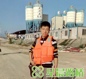 2015年參建珠港澳大橋人工島